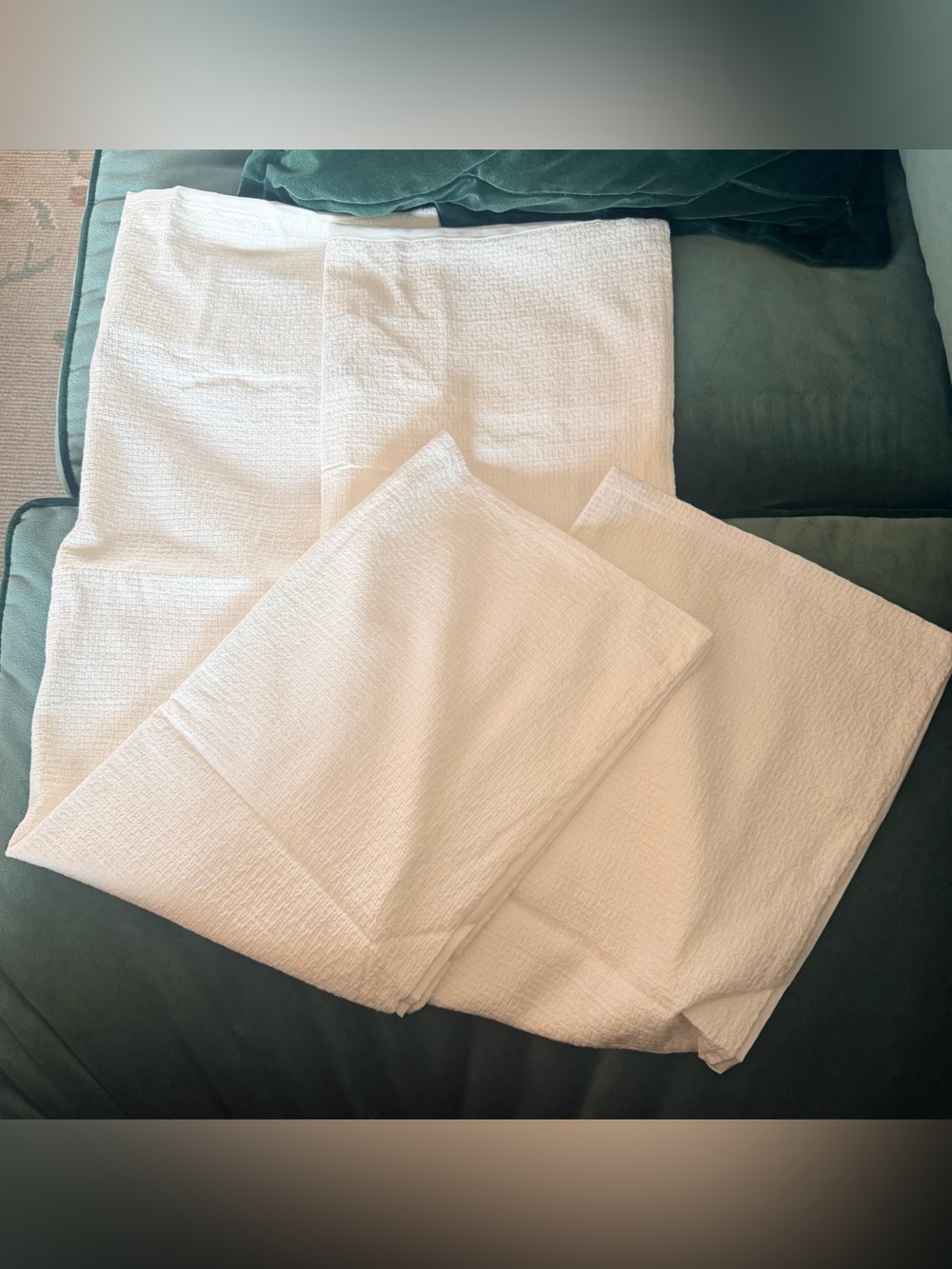 Brand New Vera Wang White King Size Pillow Shams (2)